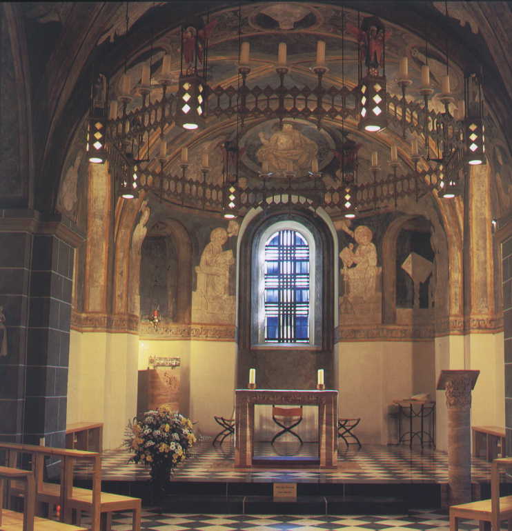 Foto Leuchter und Chor